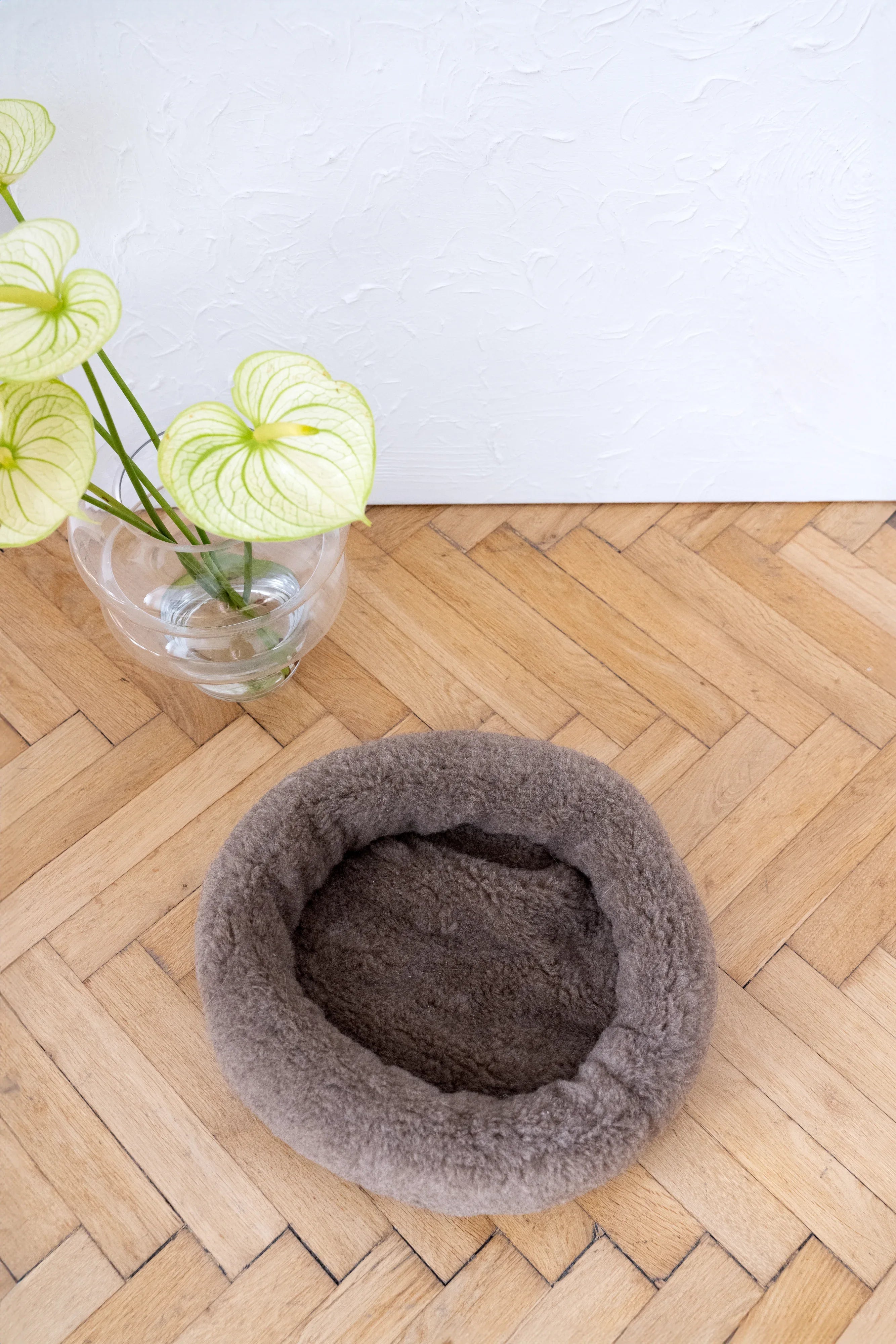 Round Natural Wool Pet Bed — Beige